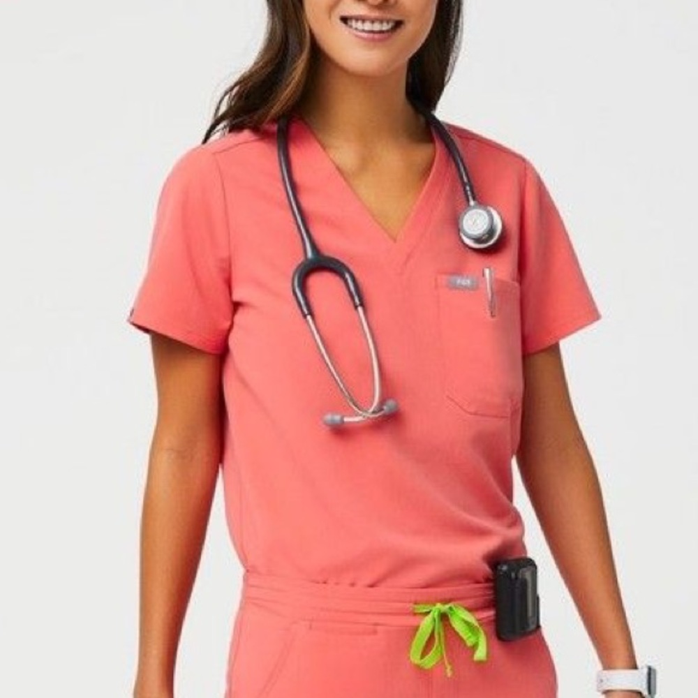 Figs Coral scrub top size XL